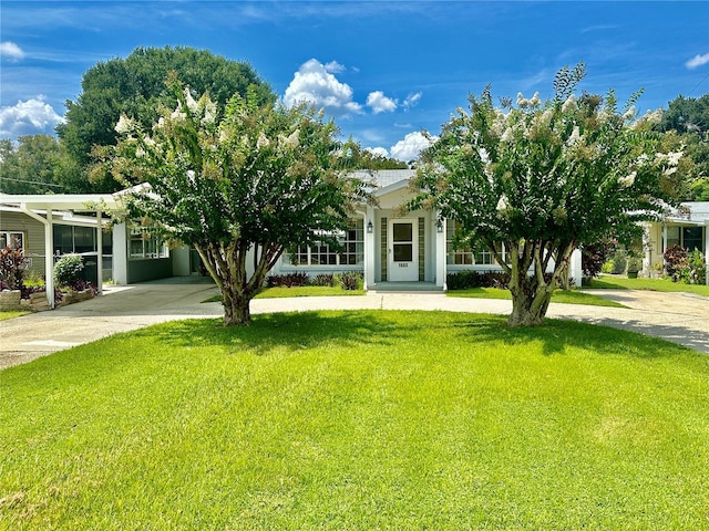 view of front of house with a front yard