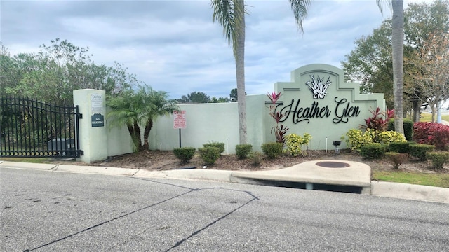 view of community / neighborhood sign