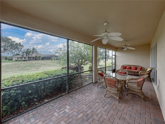 sunroom with ceiling fan