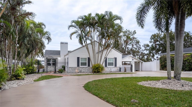 view of front of property with a front yard