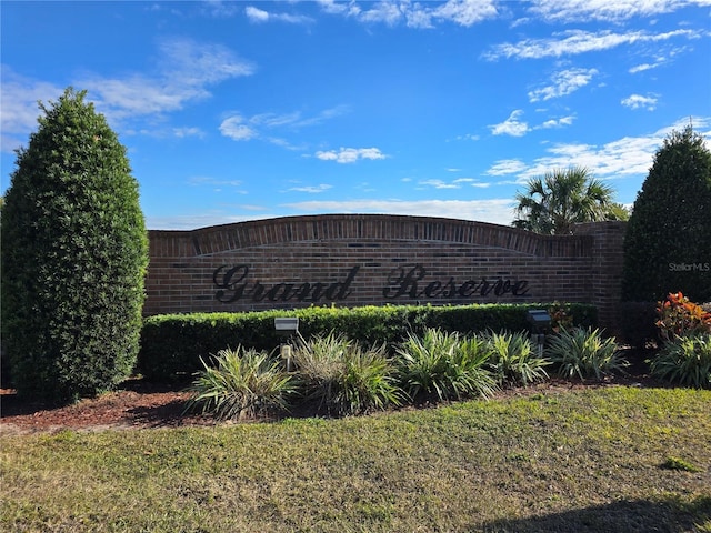 community / neighborhood sign with a lawn