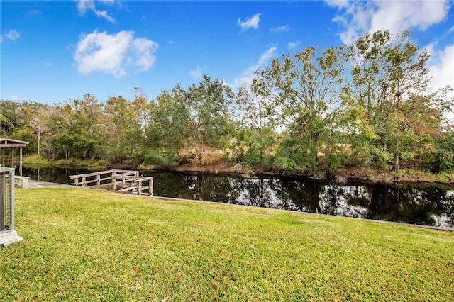 view of yard featuring a water view