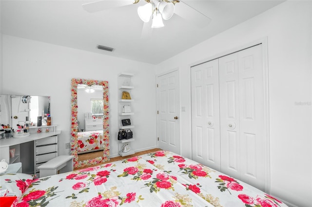 bedroom featuring ceiling fan and a closet