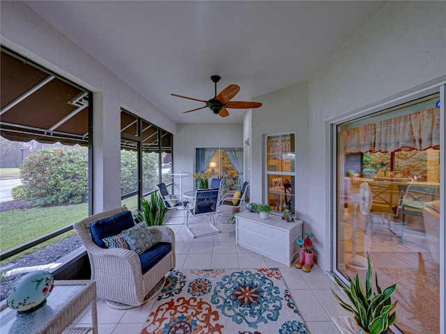 sunroom with ceiling fan