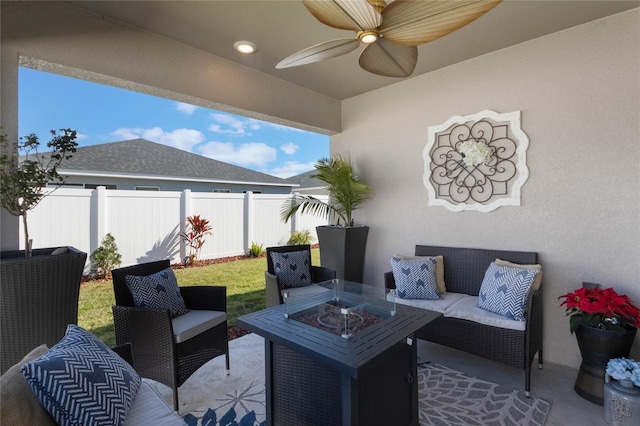 view of patio featuring a fenced backyard and a ceiling fan