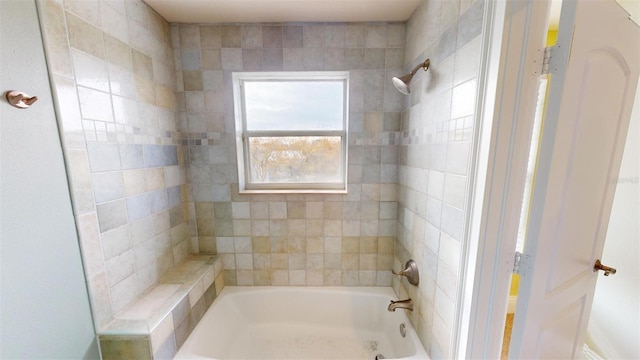 bathroom with tiled shower / bath combo