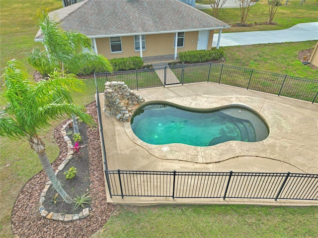 view of swimming pool with a patio and a yard