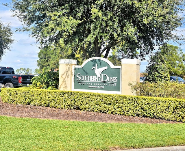 view of community / neighborhood sign