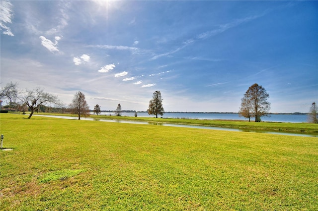 view of yard featuring a water view