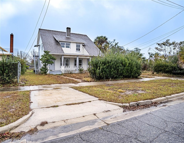 view of front facade with a porch and a front lawn