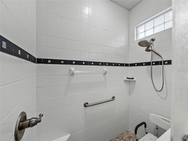 bathroom featuring a tile shower