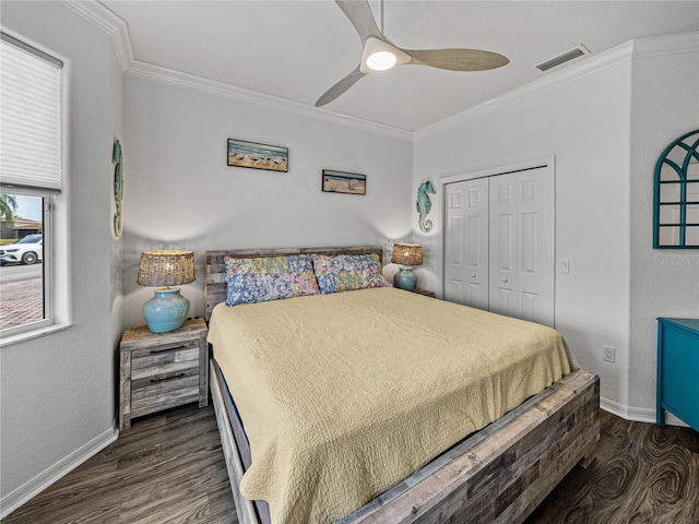 bedroom featuring dark hardwood / wood-style flooring, ornamental molding, a closet, and ceiling fan