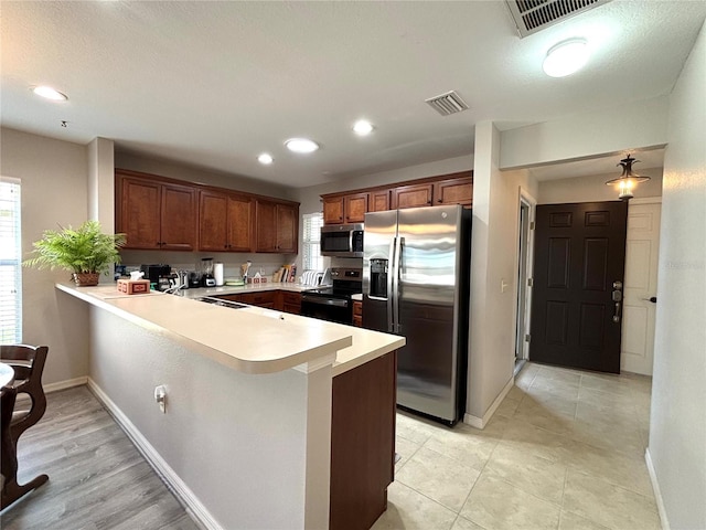 kitchen with stainless steel appliances, sink, and kitchen peninsula