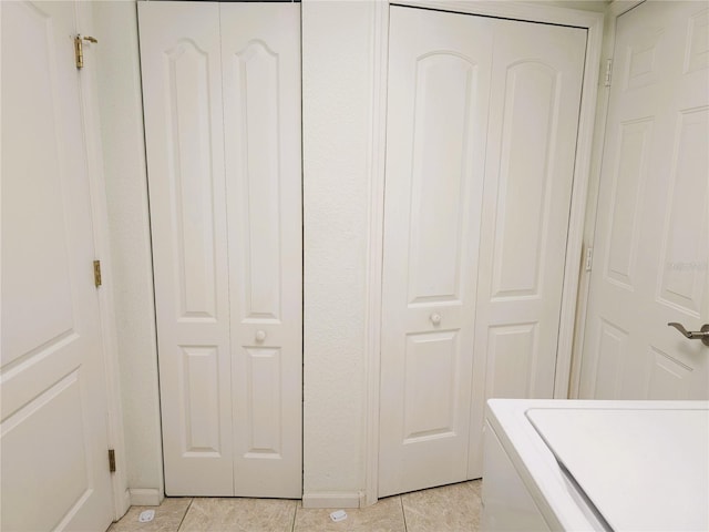 laundry room featuring light tile patterned floors