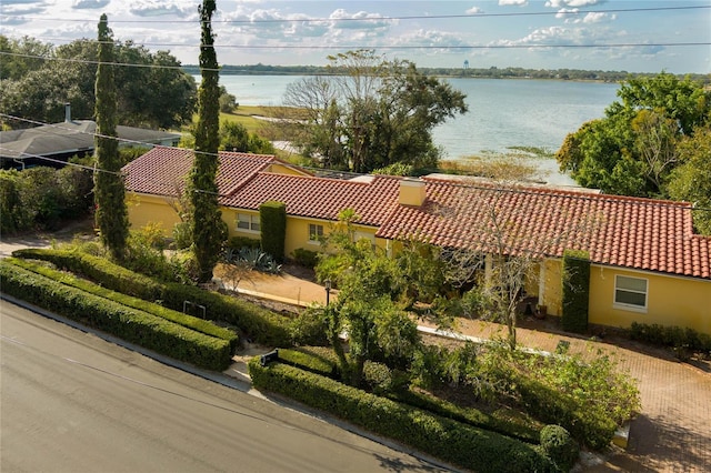 bird's eye view with a water view