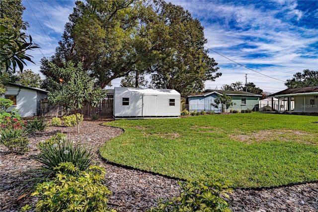 view of yard featuring a shed