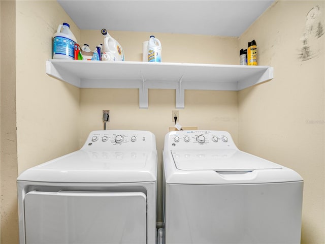 2002 Granada Ct Unit 1, Lake Wales, FL 33898 - laundry area featuring independent washer and dryer