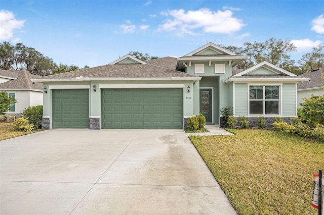 view of front facade featuring a garage and a front yard