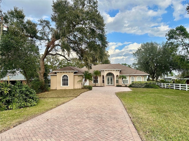 view of front of home featuring a front lawn