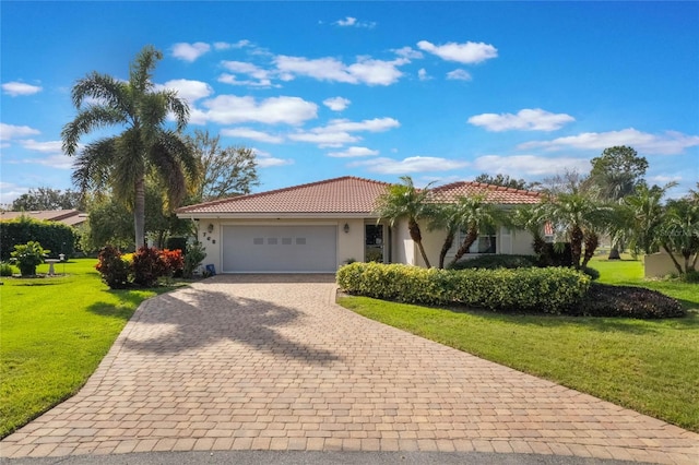 view of front of home featuring a garage and a front yard