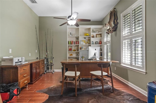 bar featuring ceiling fan