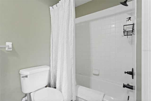 bathroom featuring toilet and shower / tub combo