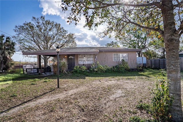 ranch-style house featuring a front lawn