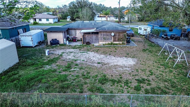 view of yard with a shed