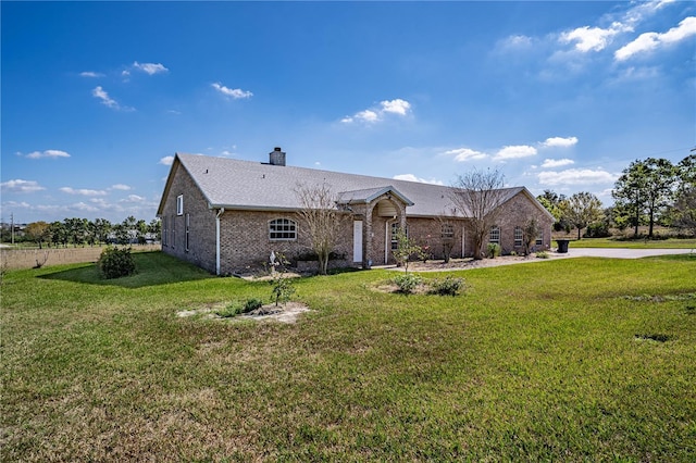 view of front of house with a front yard