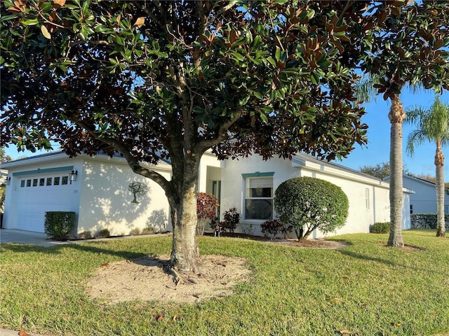 view of front of property featuring a garage and a front yard