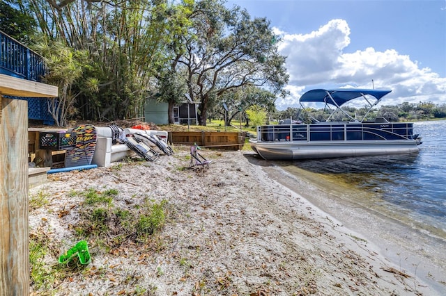 view of yard featuring a water view