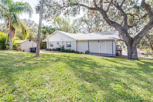 view of front of home with a front lawn