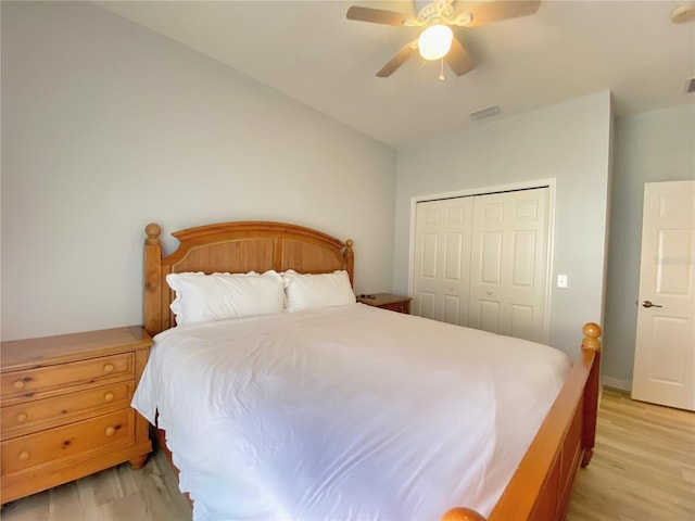 bedroom with ceiling fan, light hardwood / wood-style floors, and a closet