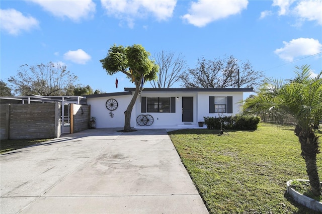 single story home featuring a front yard