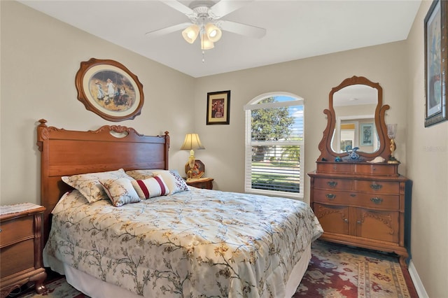 bedroom with ceiling fan