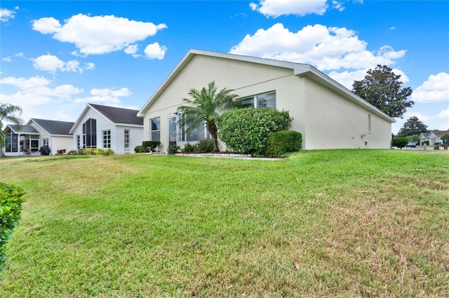 view of front of house featuring a front lawn