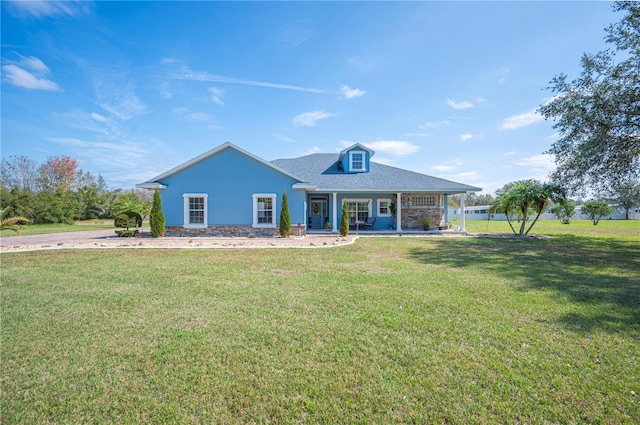 view of front facade featuring a front lawn and a porch