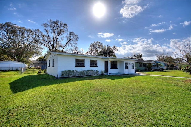 ranch-style house featuring a front lawn