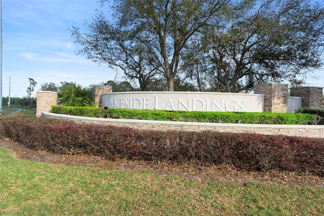 view of community / neighborhood sign