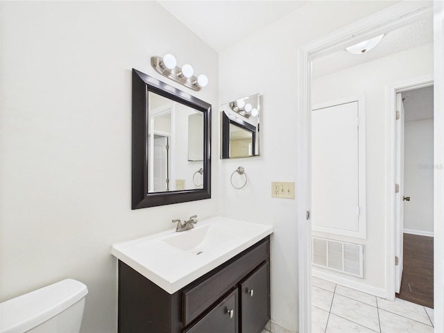 2434 Mill Run Blvd, Kissimmee, FL 34744 - half bathroom featuring toilet, visible vents, and vanity