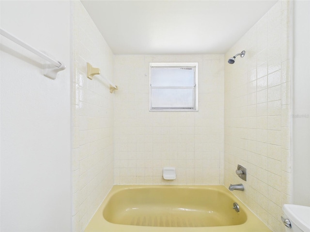 2434 Mill Run Blvd, Kissimmee, FL 34744 - full bathroom with toilet and tub / shower combination