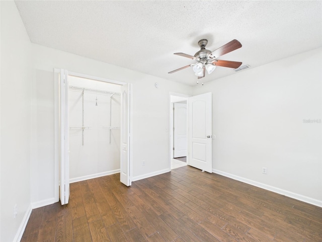 2434 Mill Run Blvd, Kissimmee, FL 34744 - unfurnished bedroom featuring a closet, visible vents, baseboards, and dark wood-type flooring