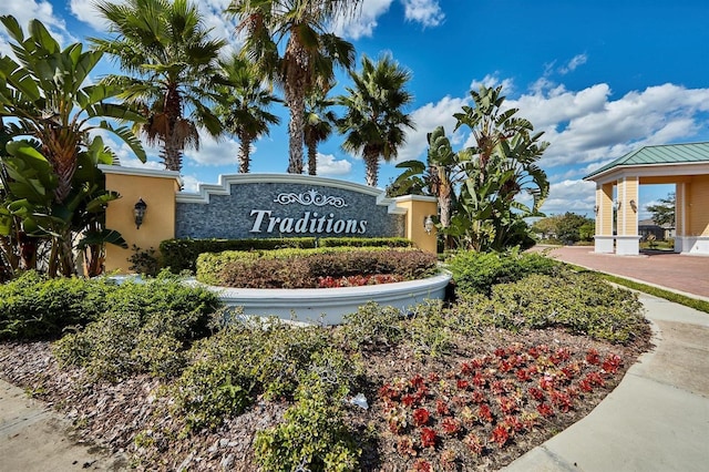 view of community / neighborhood sign