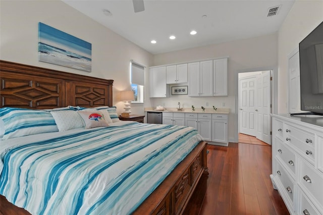 bedroom with recessed lighting, dark wood-style flooring, a sink, a ceiling fan, and visible vents