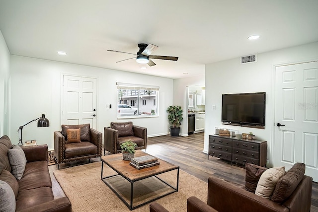 living area featuring dark wood-style floors, recessed lighting, visible vents, a ceiling fan, and baseboards