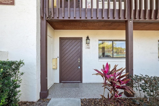 view of exterior entry with stucco siding