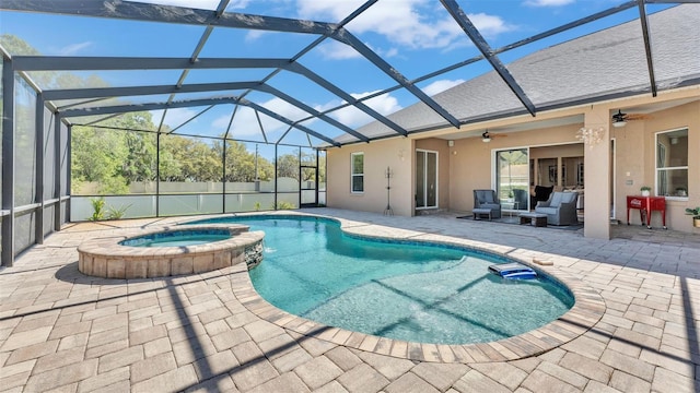 view of swimming pool featuring a pool with connected hot tub, an outdoor hangout area, a patio area, ceiling fan, and a lanai