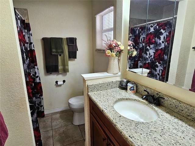 full bathroom with baseboards, a shower with shower curtain, toilet, tile patterned floors, and vanity