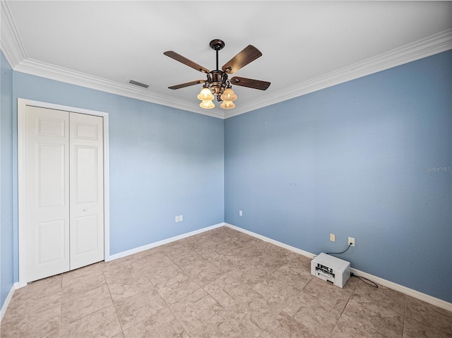 unfurnished bedroom featuring baseboards, visible vents, a ceiling fan, ornamental molding, and a closet