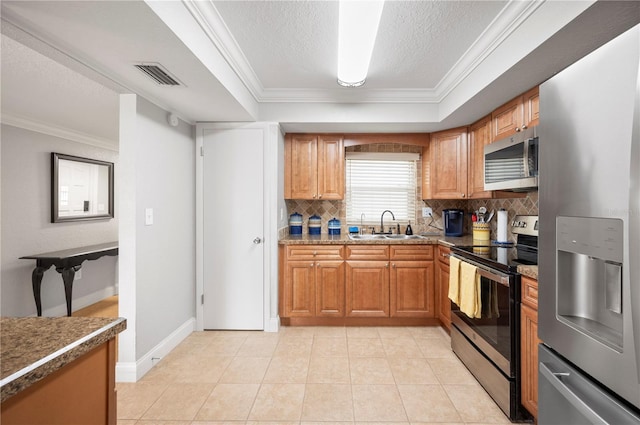 kitchen with tasteful backsplash, visible vents, ornamental molding, stainless steel appliances, and a sink